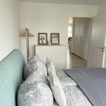 Exklusives Apartment Mit Blick Auf Den See Grossraeschen Extérieur photo